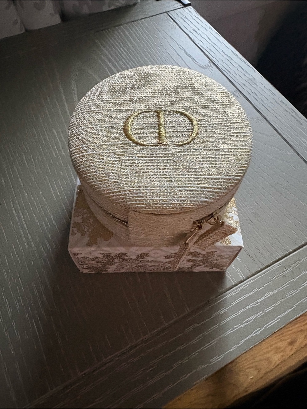 FASHION Round small Beige Embroidered CD Cosmetic/jewelry Case - Picture 3 of 7
